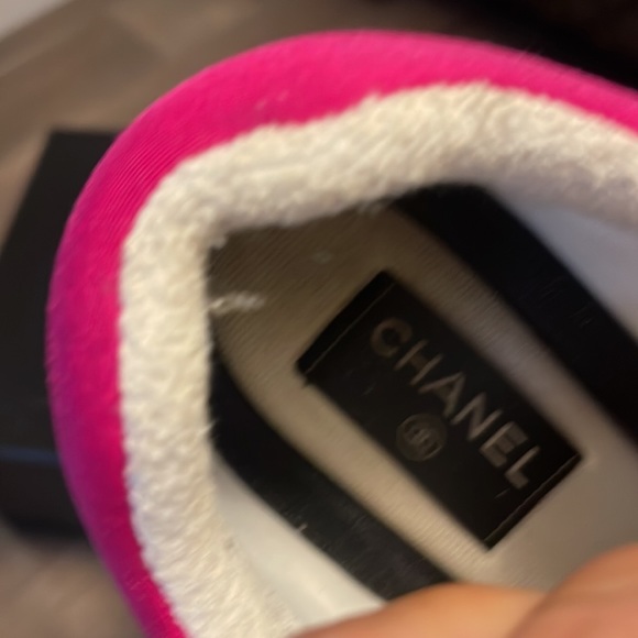 Running shoes - Picture 3 of 3